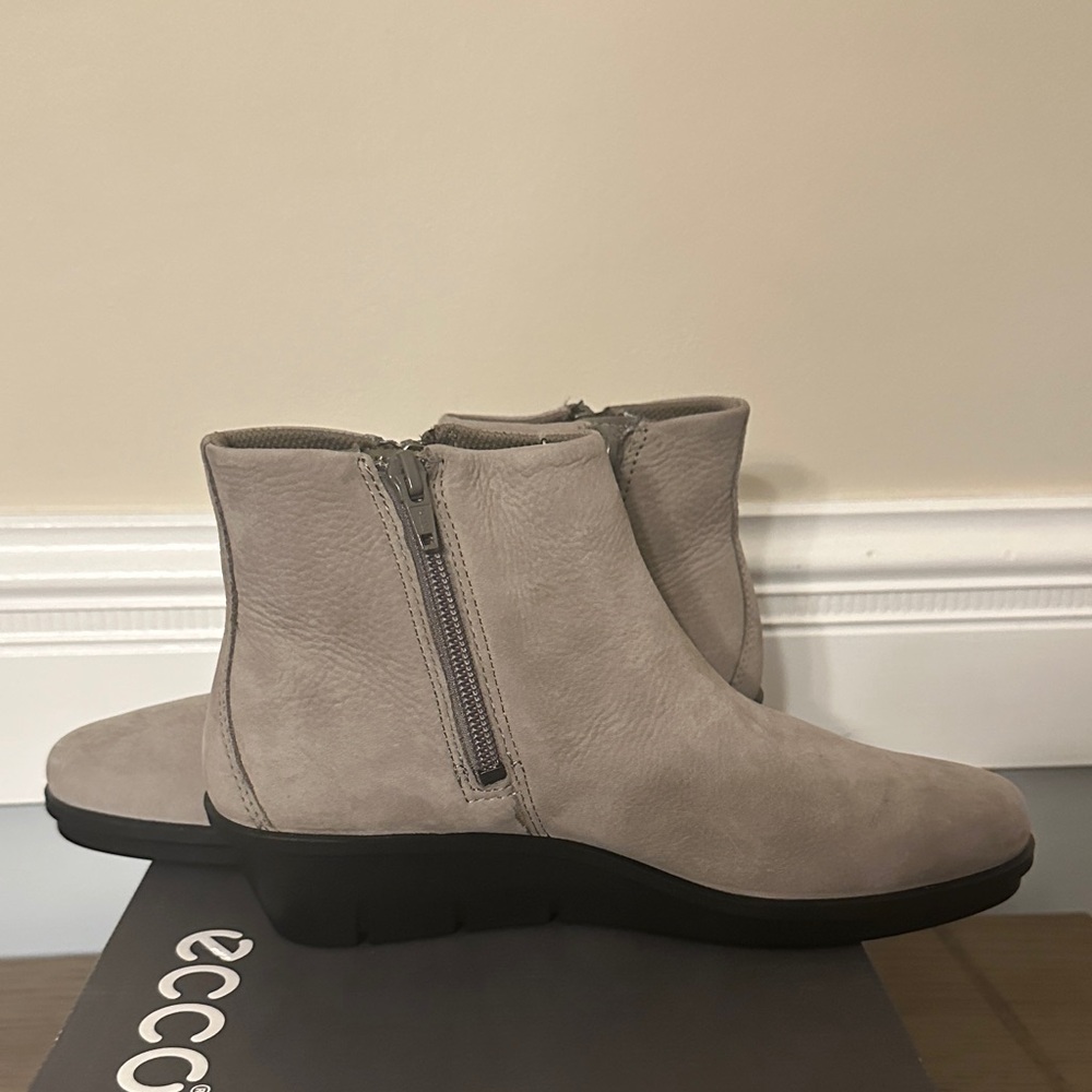 Ecco NWT Skyler Ankle Boots - Picture 7 of 10